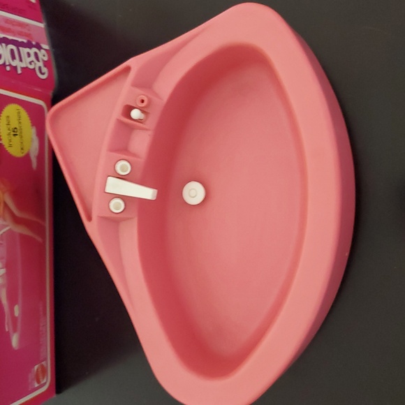 Vintage Barbie Pink Luxury Bathtub - Picture 2 of 4